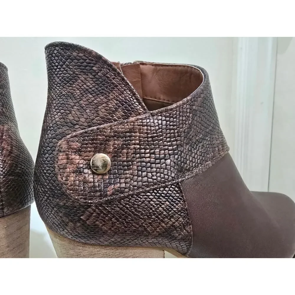TINSTREE Snakeskin Ankle Boots Size 7 Chunky Heel Western Rust Brown Boho